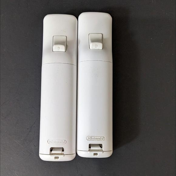 Genuine Nintendo Wii Wireless Remote Controllers OEM (Lot of 2) Tested Working - Picture 10 of 12